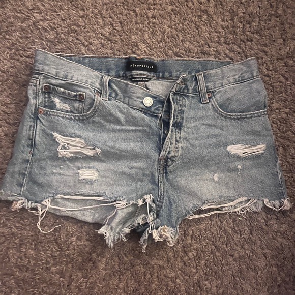 Aeropostale Pants - Aeropostale Boyfriend Shorts Womens 8R Light Wash Distressed Denim Cut Offs‎